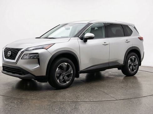 Used 2025 Nissan Rogue SV AWD/4WD image 3
