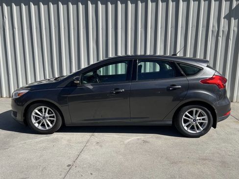 Used 2017 Ford Focus SE FWD image 6