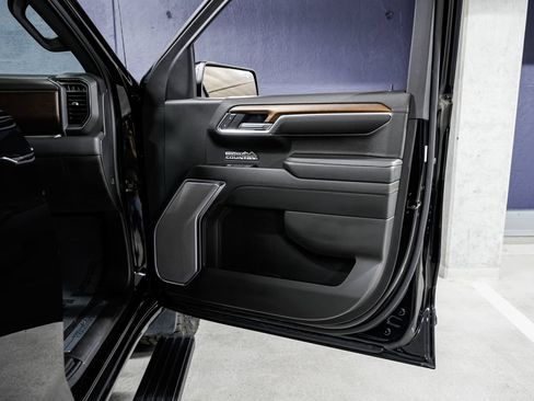 Used 2024 Chevrolet Silverado 1500 High Country w/ Midnight Edition AWD/4WD image 24