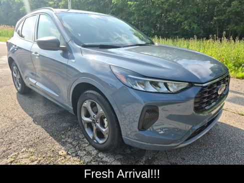 Used 2023 Ford Escape ST-Line w/ Tech Pack #1 AWD/4WD image 9