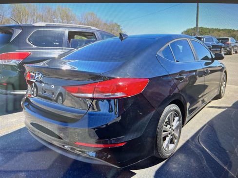 Used 2018 Hyundai Elantra SEL FWD image 2