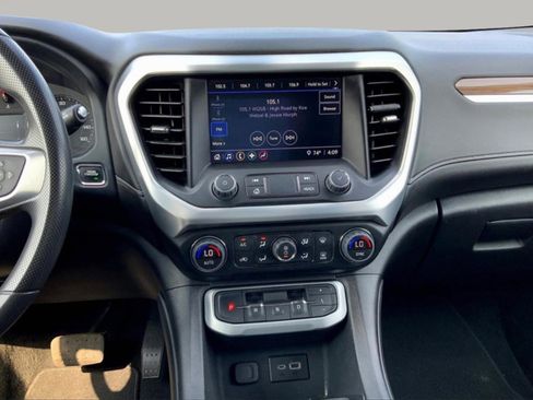 Used 2023 GMC Acadia SLE image 14