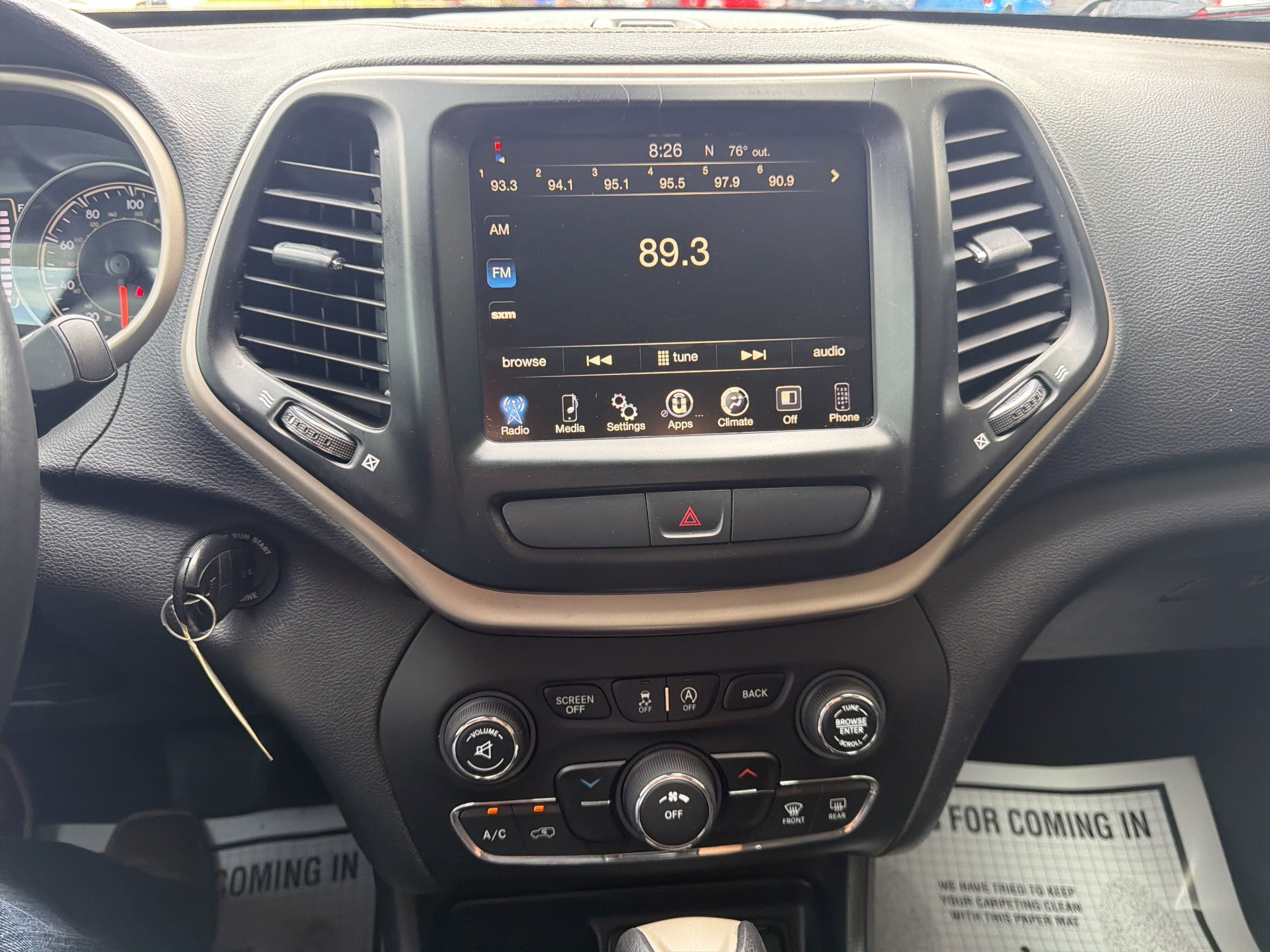 Used 2016 Jeep Cherokee Latitude FWD image 19