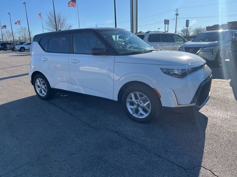 Used 2025 Kia Soul S image 3