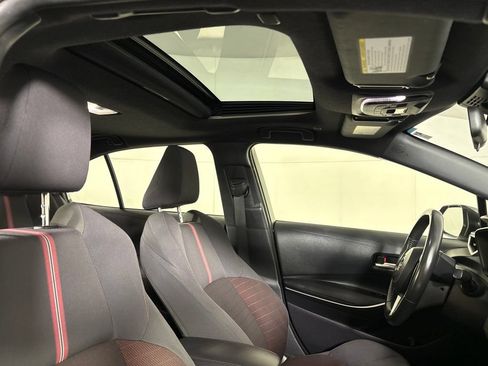 Used 2024 Toyota Corolla SE w/ SE Premium Package FWD image 19