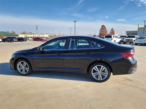 Used 2024 Volkswagen Jetta SE image 6