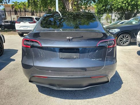 Used 2022 Tesla Model Y Long Range image 11
