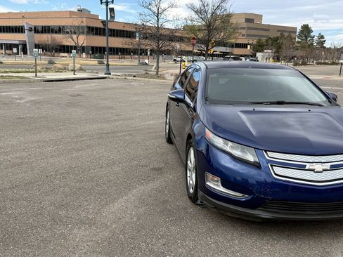 Used 2013 Chevrolet Volt FWD image 4