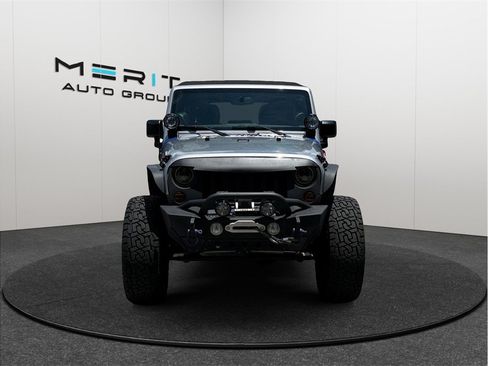 Used 2015 Jeep Wrangler Unlimited Rubicon w/ Connectivity Group AWD/4WD image 3