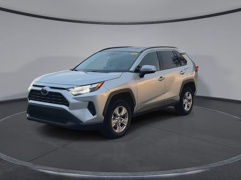 Used 2023 Toyota RAV4 XLE w/ Convenience Package FWD image 4