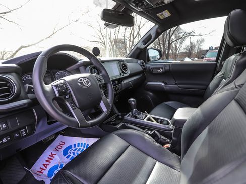 Used 2023 Toyota Tacoma TRD Off-Road w/ TRD Premium Off Road Package image 10