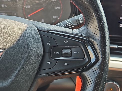 Used 2024 Chevrolet Trax RS w/ Sunroof Package FWD image 22