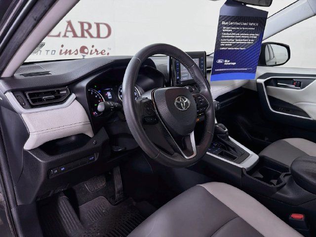 Used 2021 Toyota RAV4 XLE Premium FWD image 11