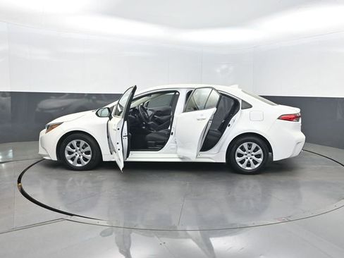 Used 2022 Toyota Corolla LE FWD image 37