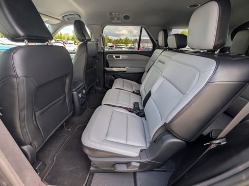 Certified 2021 Ford Explorer XLT w/ Equipment Group 202A AWD/4WD image 16