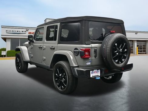 Used 2023 Jeep Wrangler Unlimited Sahara w/ Cold Weather Group AWD/4WD image 3