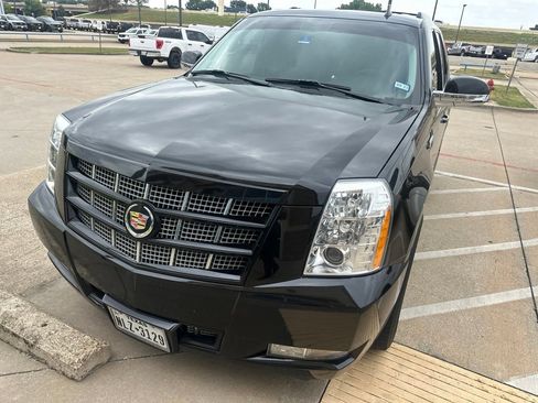 Used 2013 Cadillac Escalade Premium RWD image 1