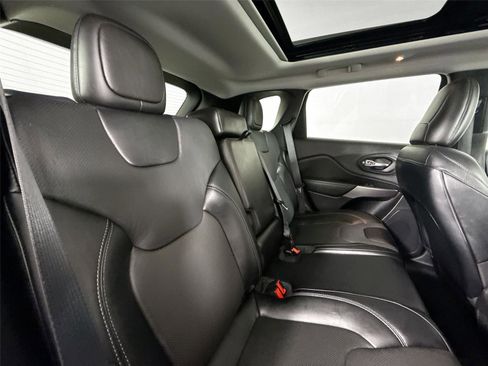 Used 2022 Jeep Cherokee Latitude Lux w/ Sun & Sound Group AWD/4WD image 42