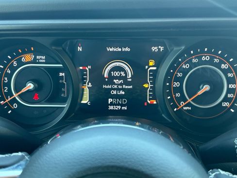 Used 2025 Jeep Wrangler Unlimited Sahara AWD/4WD image 40