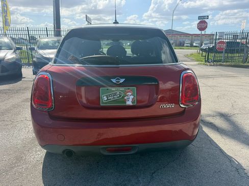 Used 2016 MINI Cooper 4-Door Hardtop w/ Media Package FWD image 5