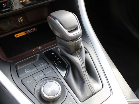 New 2025 Toyota RAV4 Limited image 19