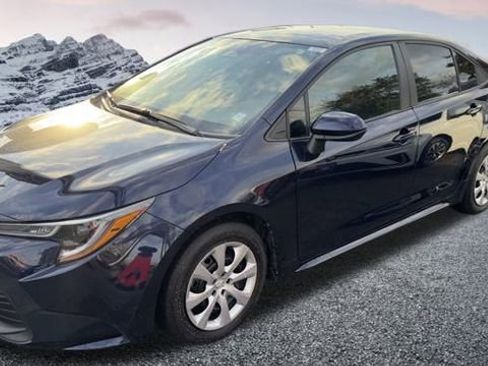 Used 2025 Toyota Corolla LE w/ Convenience Package image 1