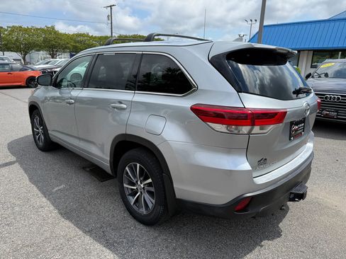 Used 2017 Toyota Highlander XLE AWD/4WD image 10