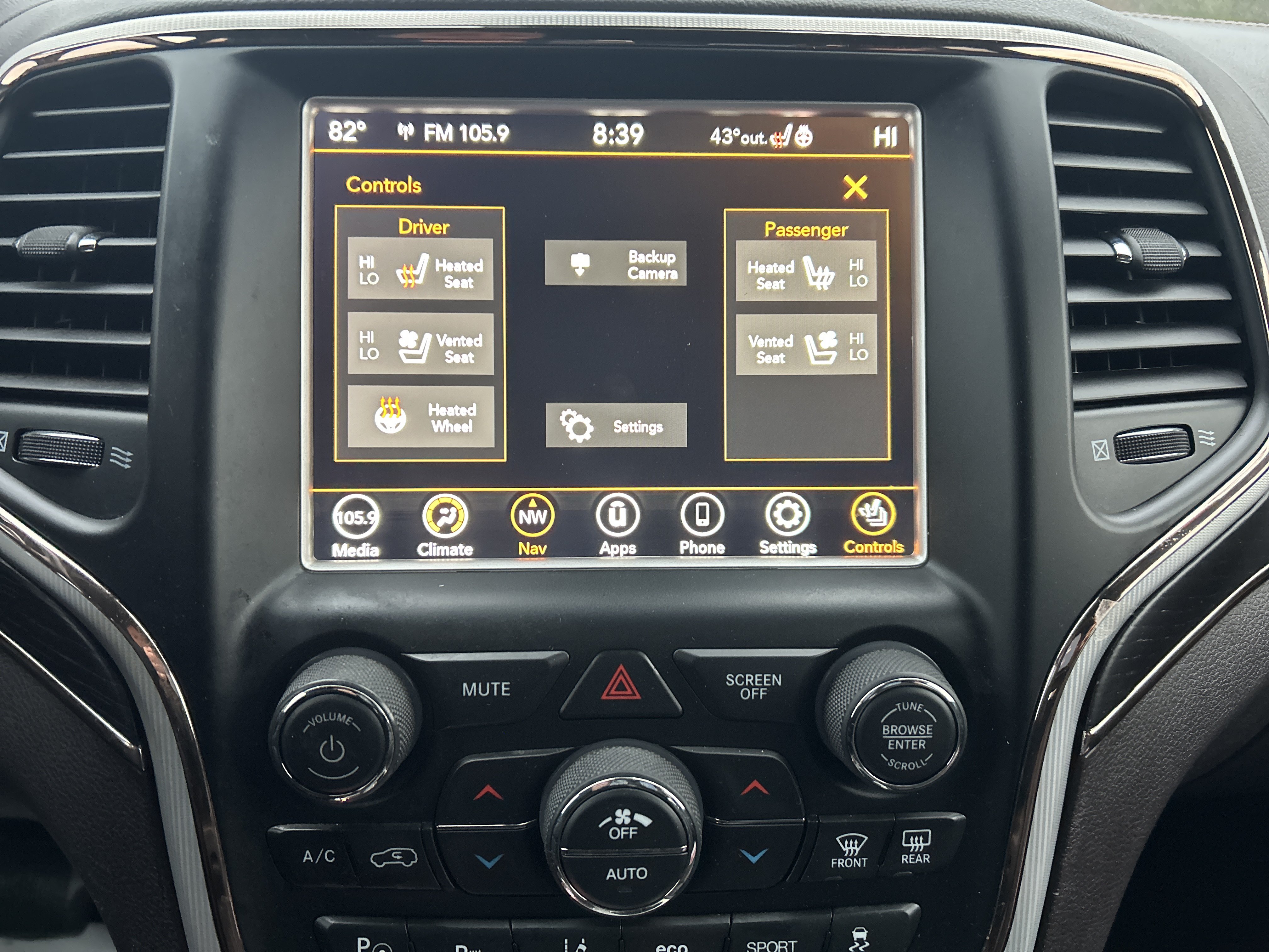Used 2018 Jeep Grand Cherokee Summit w/ Skid Plate Group AWD/4WD image 17