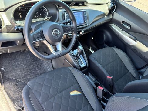 Used 2018 Nissan Kicks SV FWD image 16
