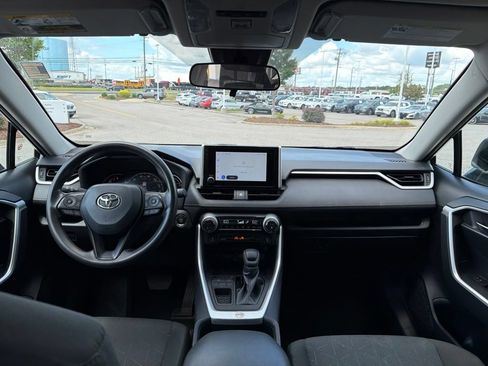 Used 2024 Toyota RAV4 XLE FWD image 27