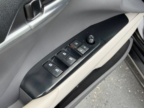 Used 2020 Toyota Camry LE AWD/4WD image 12