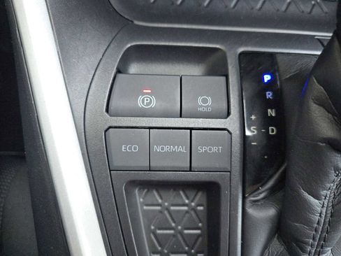 Certified 2025 Toyota RAV4 LE FWD image 33