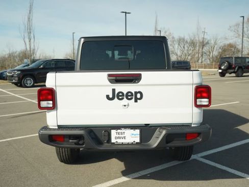 New 2025 Jeep Gladiator Sport image 7