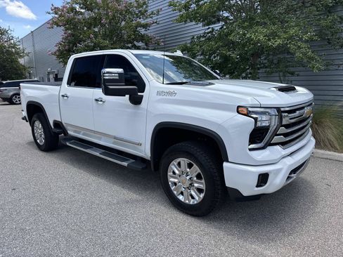 Used 2025 Chevrolet Silverado 2500 High Country w/ High Country Premium Package AWD/4WD image 4