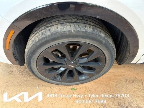 Certified 2023 Kia Sorento SX AWD/4WD image 4