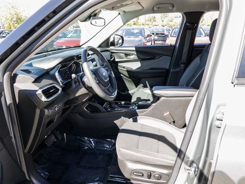 Used 2023 Chevrolet TrailBlazer LT FWD image 15
