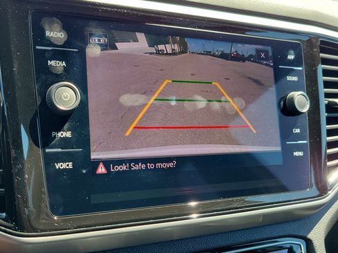 Used 2023 Volkswagen Atlas Cross Sport SE image 32