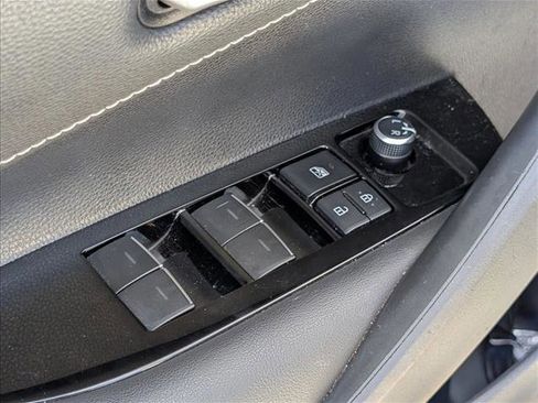 Used 2019 Toyota Corolla SE w/ Carpet Mat Package image 12