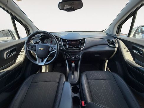 Used 2022 Chevrolet Trax LT w/ LT Convenience Package AWD/4WD image 11