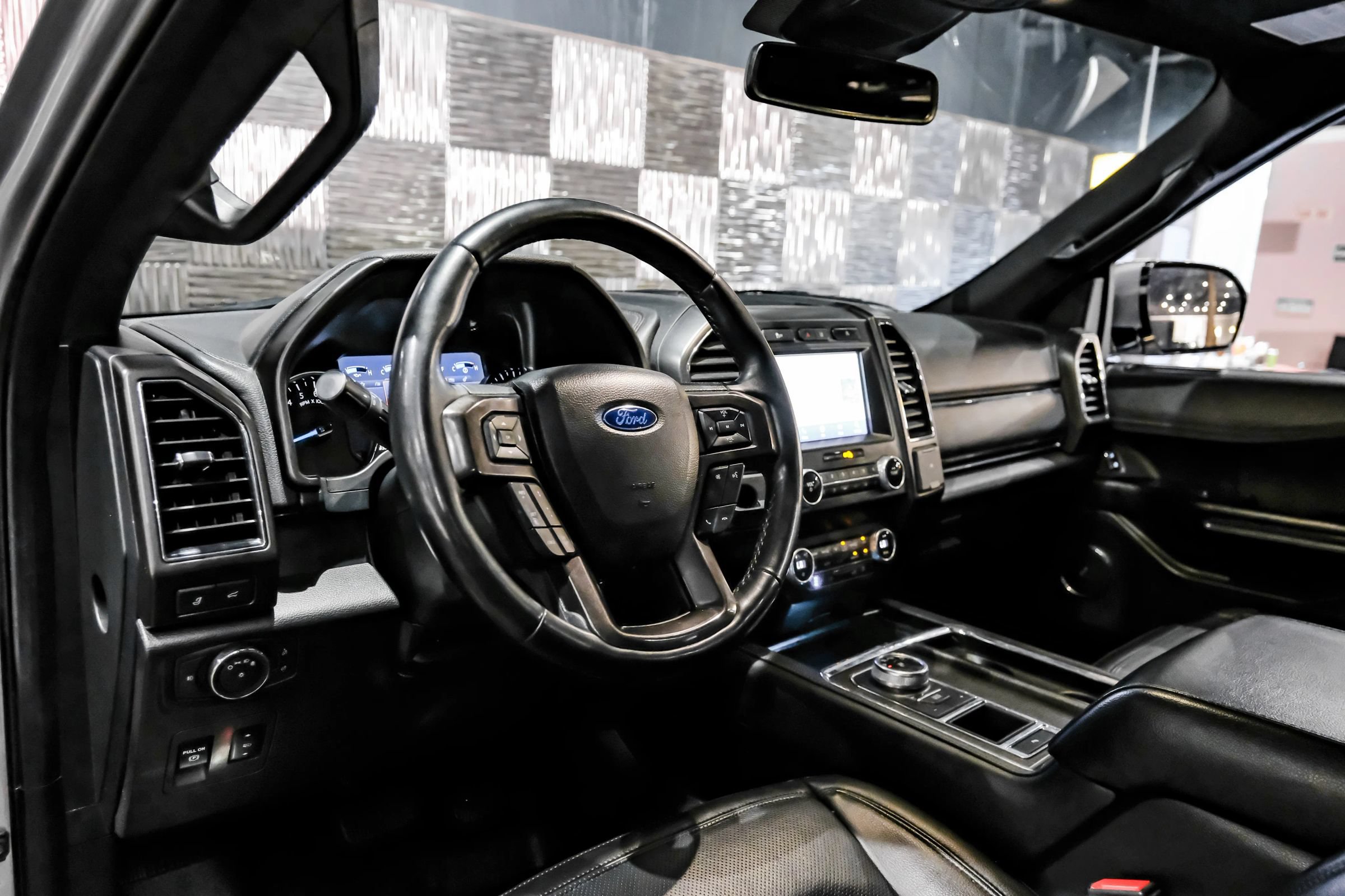 Used 2021 Ford Expedition Limited RWD image 3