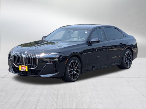 Used 2023 BMW 760i xDrive AWD/4WD image 3