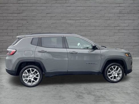 Used 2023 Jeep Compass Latitude AWD/4WD image 9