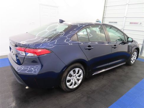 Used 2025 Toyota Corolla LE FWD image 11