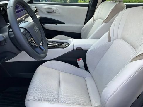 Used 2025 Toyota Crown w/ Advanced Technology Package AWD/4WD image 5
