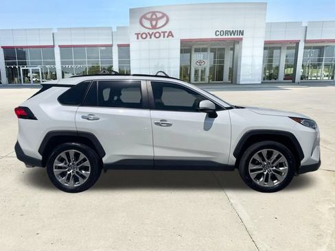 Used 2019 Toyota RAV4 Limited w/ Cold Weather Package FWD image 7