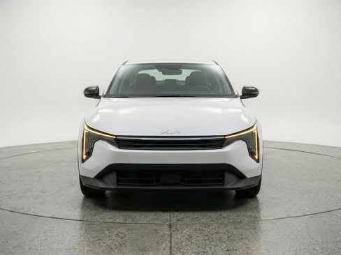 Used 2025 Kia K4 LXS image 2