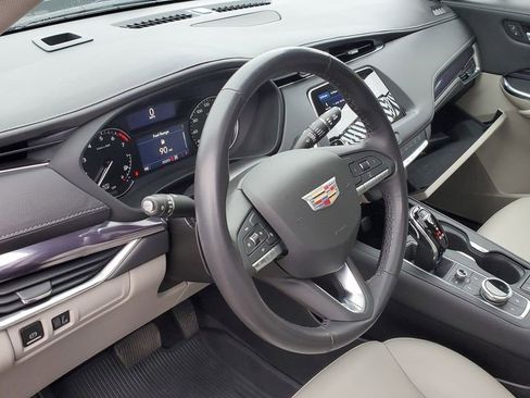 Certified 2023 Cadillac XT4 Luxury image 18