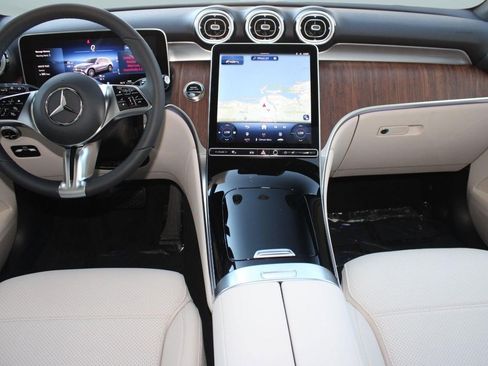 Used 2026 Mercedes-Benz GLC 300 image 17