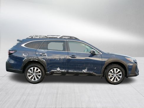 Used 2025 Subaru Outback Premium image 8