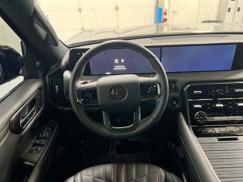 Used 2025 Nissan Armada PRO-4X AWD/4WD image 11